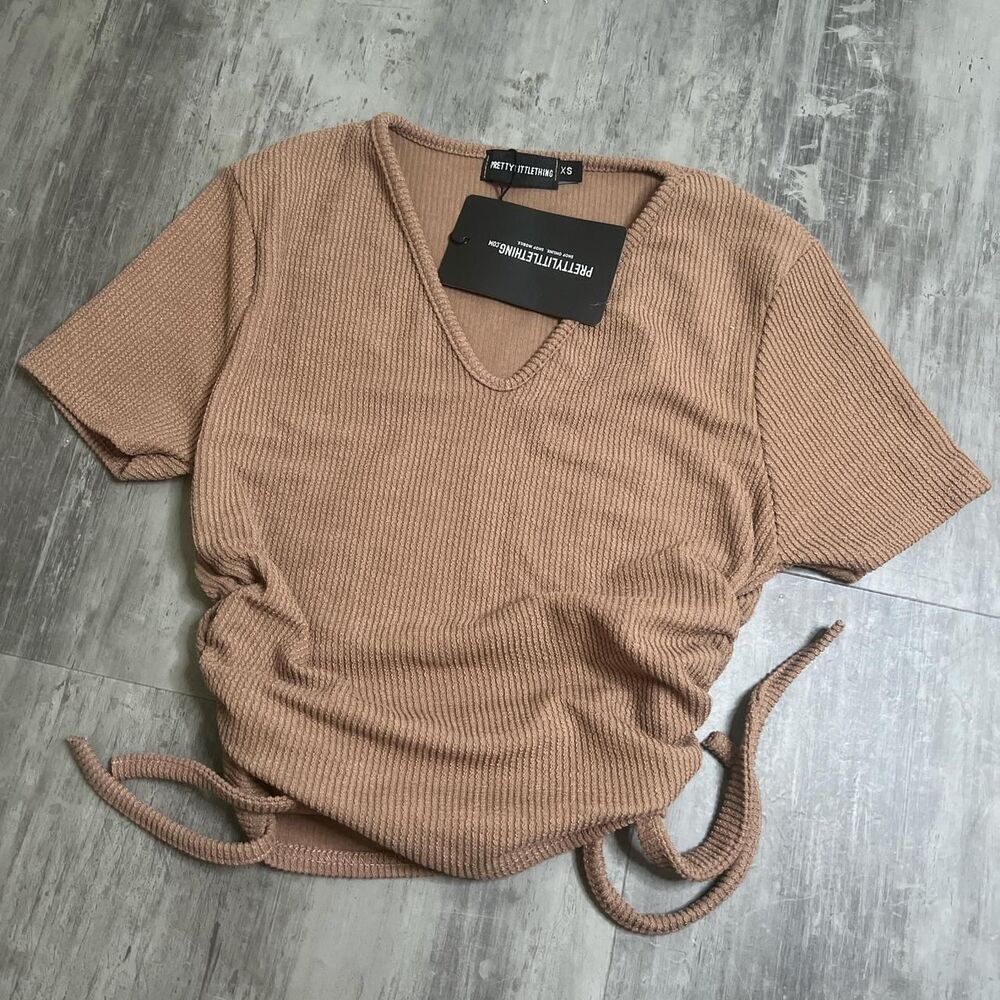 Prettylittlething Cropped Side Tie VNeck TShirt Size 4 NWT